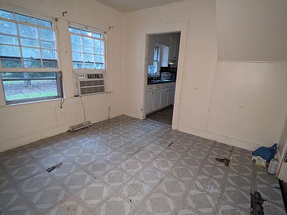4th image of 106 1st St