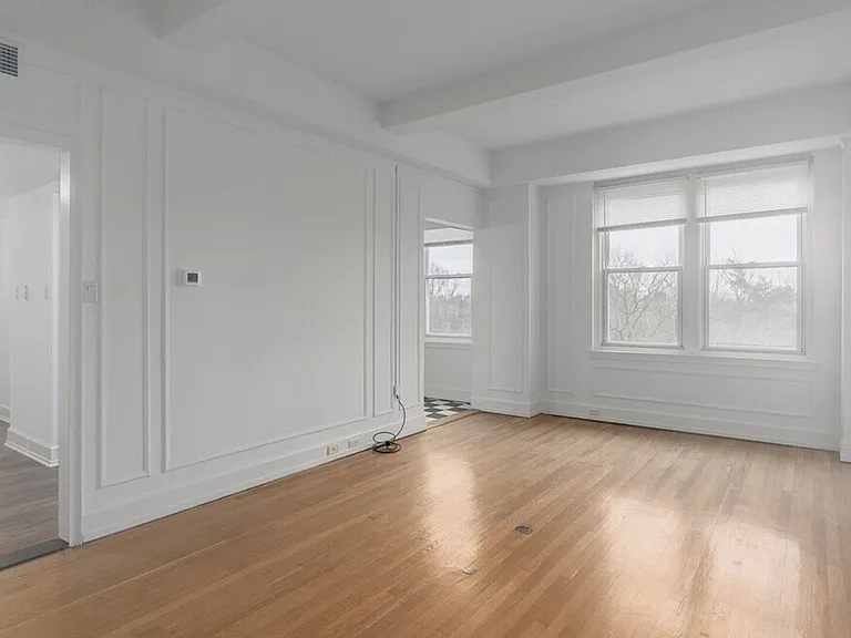 McCallum Apartments — Photo 10