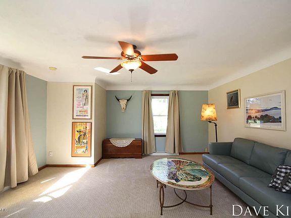 2nd image of 1075 Dahlia Ave