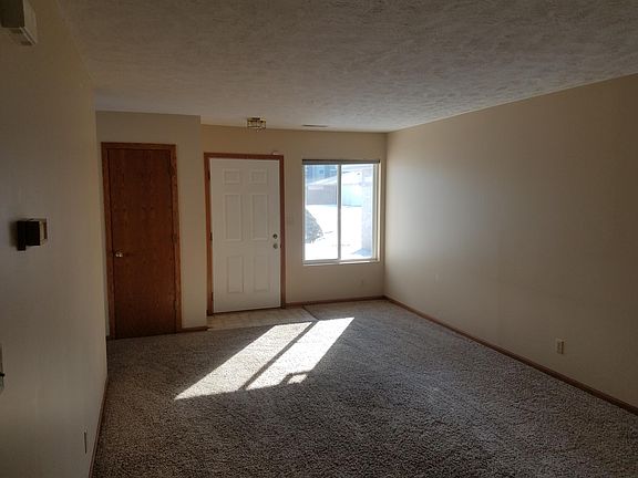 3rd image of 732 Folsom Ln