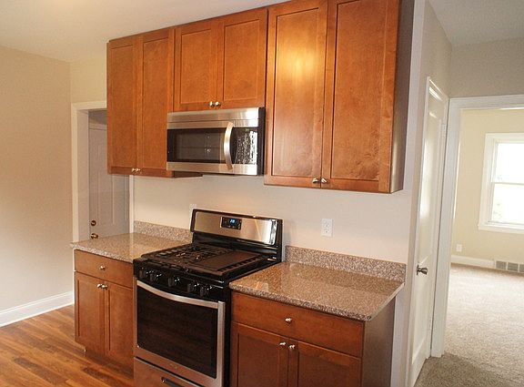 3rd image of 1626 Stratford Ct