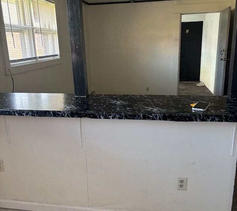 1st image of 103 Ontario St #4