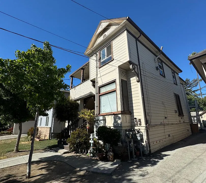 134 N 7th St