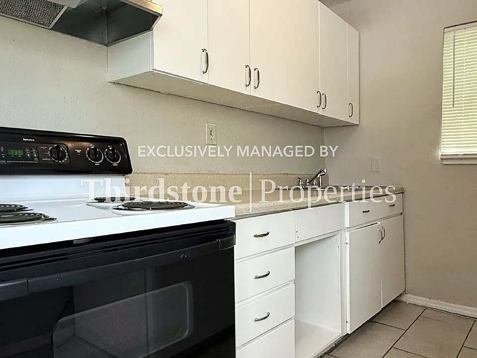 1437 W 26th St #3
