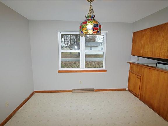5th image of 8370 Putnam St