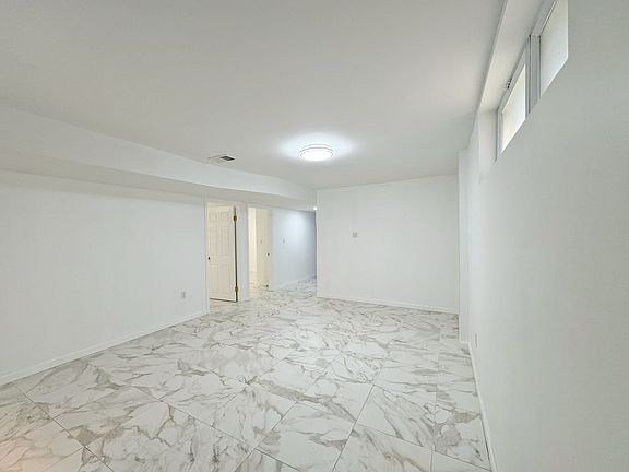 4th image of 6 Zoe St #Basement