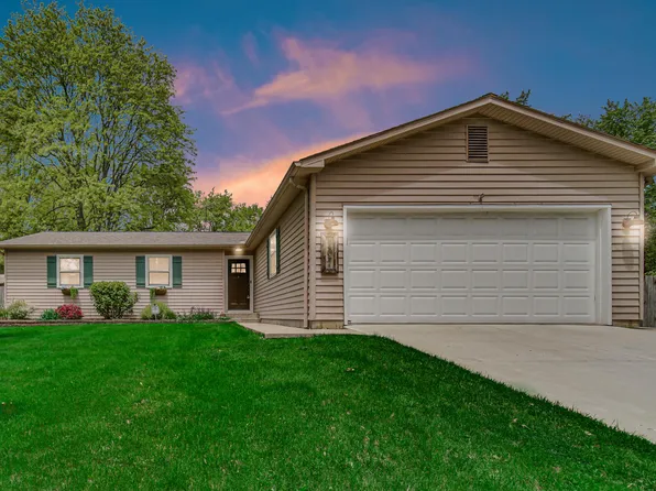 207 Fordwick Ln, Valparaiso, IN 46383