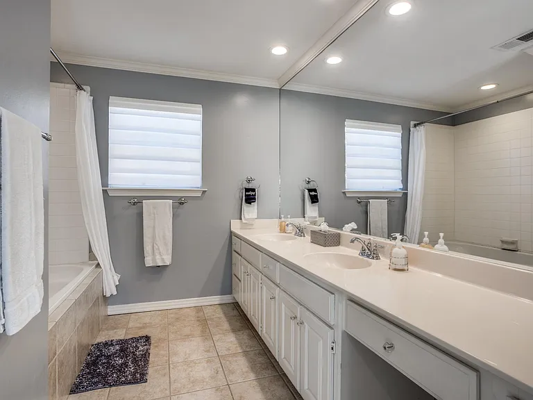 5330 McCommas Blvd — Photo 9