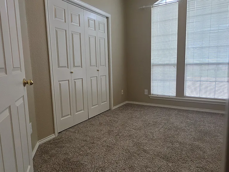 BEDROOM 2 WITH DOUBLE CLOSET AND WINDOWS, CEILING FAN