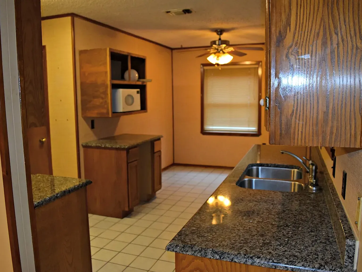 3 bed, 2.0 bath, 1588 sqft, $1,450 — Photo 3
