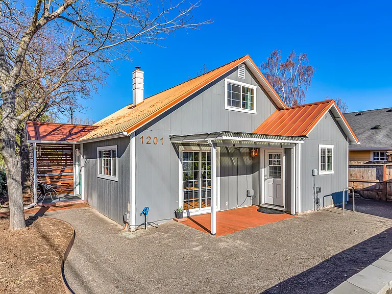 Iowa St — Photo 31