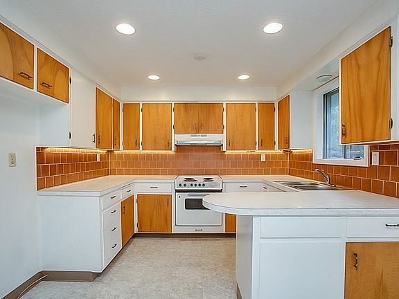 3rd image of 4424 Sussex St