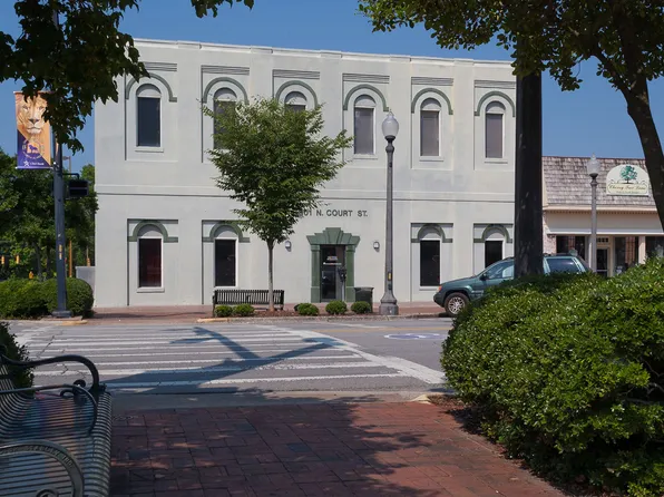 Court St, 301 N Court St #12, Florence, AL 35630
