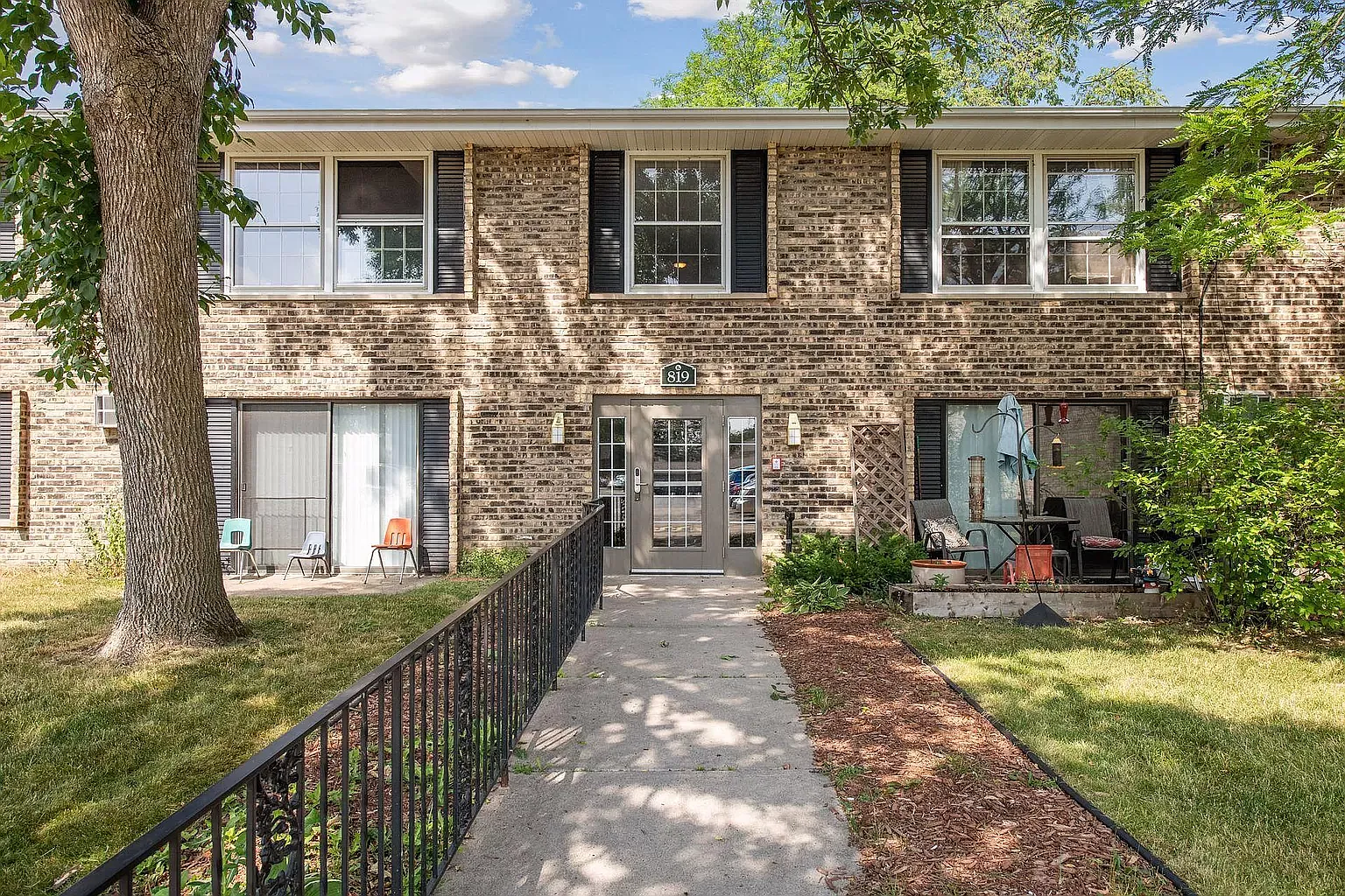 2 bed, 938 sqft, $1,500 — Photo 1