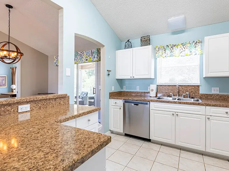 613 Juanita Ct — Photo 12
