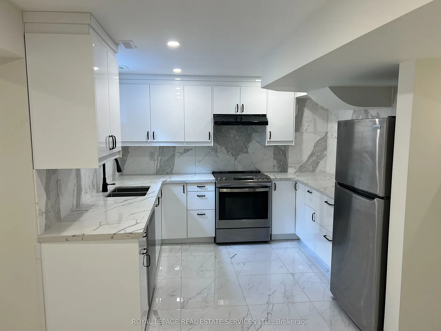3 bed, $2,400 — Photo 3