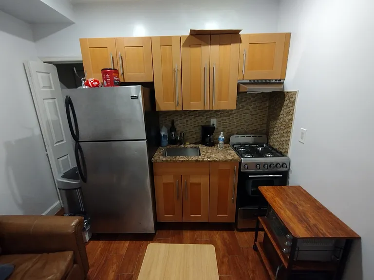 4 S Strawberry St — Photo 22