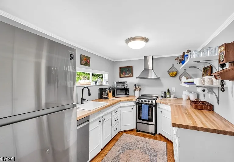 209 Hudson Ave — Photo 9