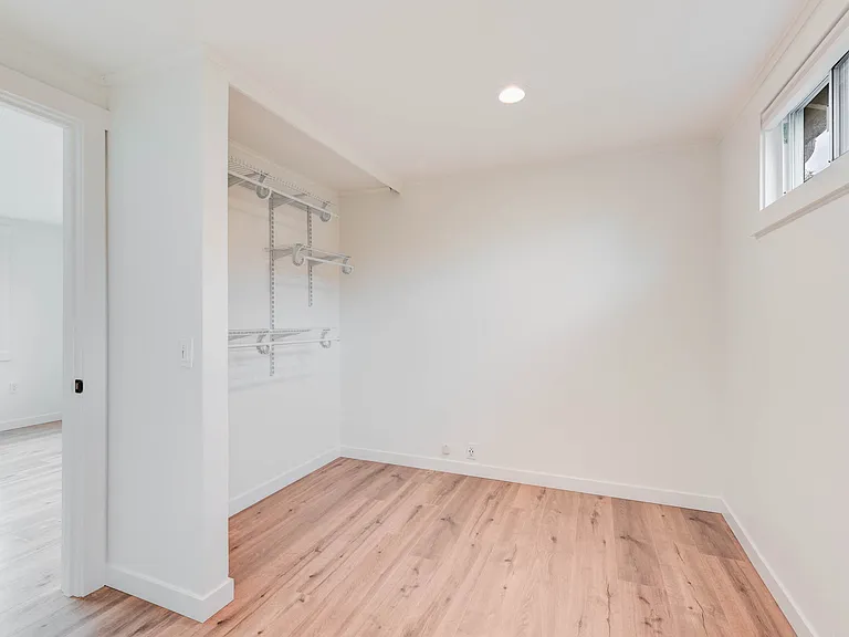 495 SE Maylor St — Photo 10