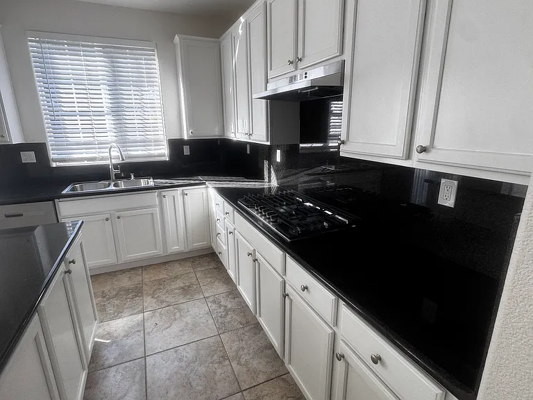 511 W Las Brisas Dr — Photo 16