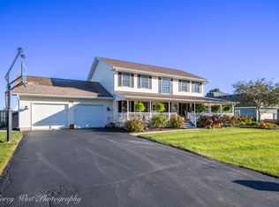 220 W Fuller Dr, Waterman, IL 60556