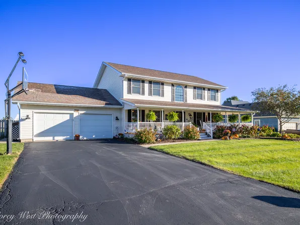 220 W Fuller Dr, Waterman, IL 60556