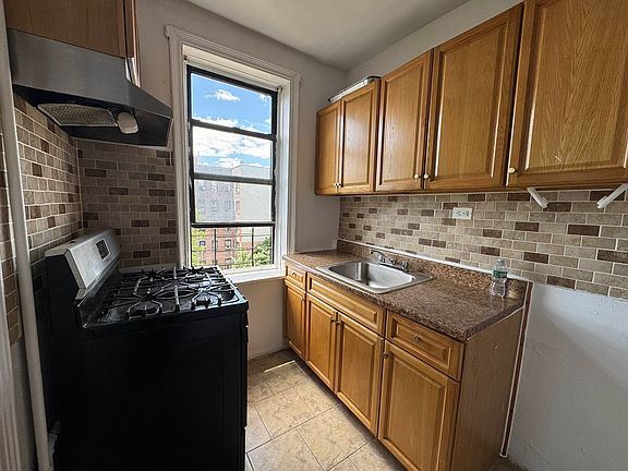 4th image of 1730 Popham Ave APT 5