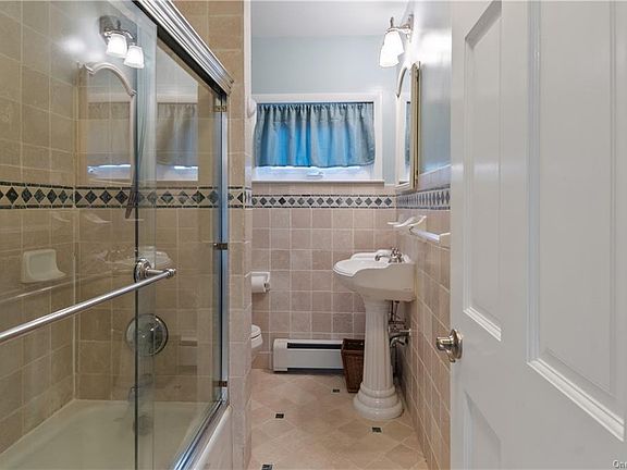 3rd image of 36 Lincoln Ave #2