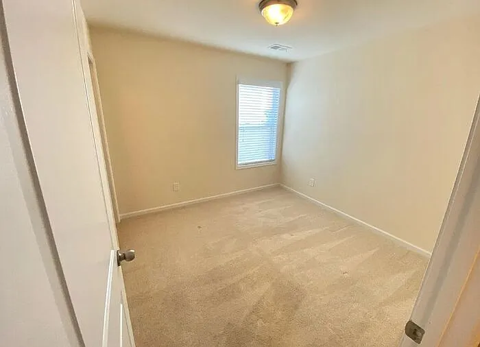 847 Dovefield Ln — Photo 7