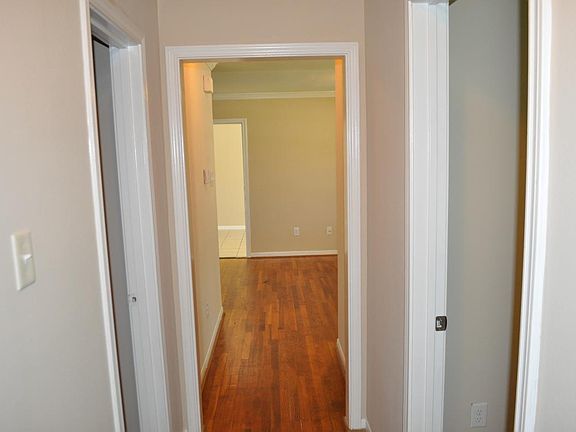 5th image of 10214 Chesterfield Dr