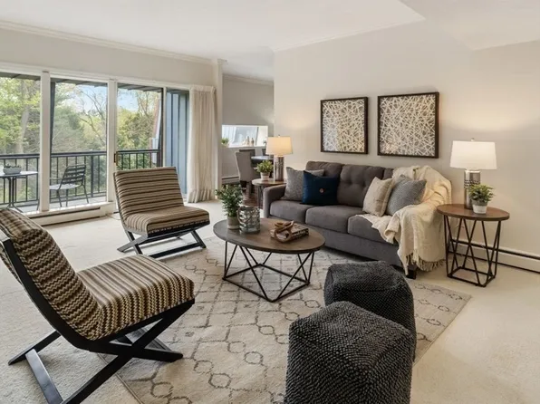 85 Grove St APT 408, Wellesley, MA 02482