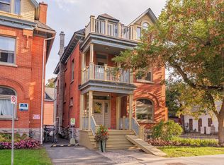 46 Maclaren St #1, Ottawa, ON K2P 0K4