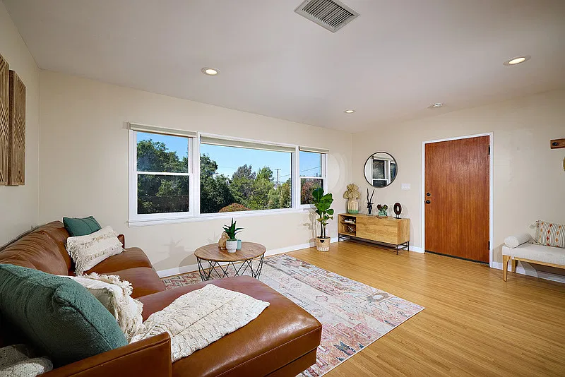 2 bed, 1.0 bath, 900 sqft, $2,900 — Photo 3