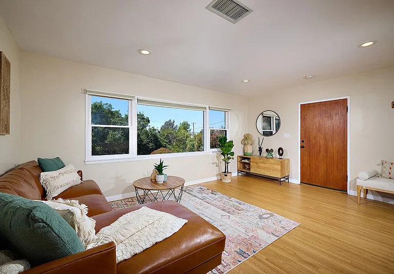 2136 Foothill Dr — Photo 4