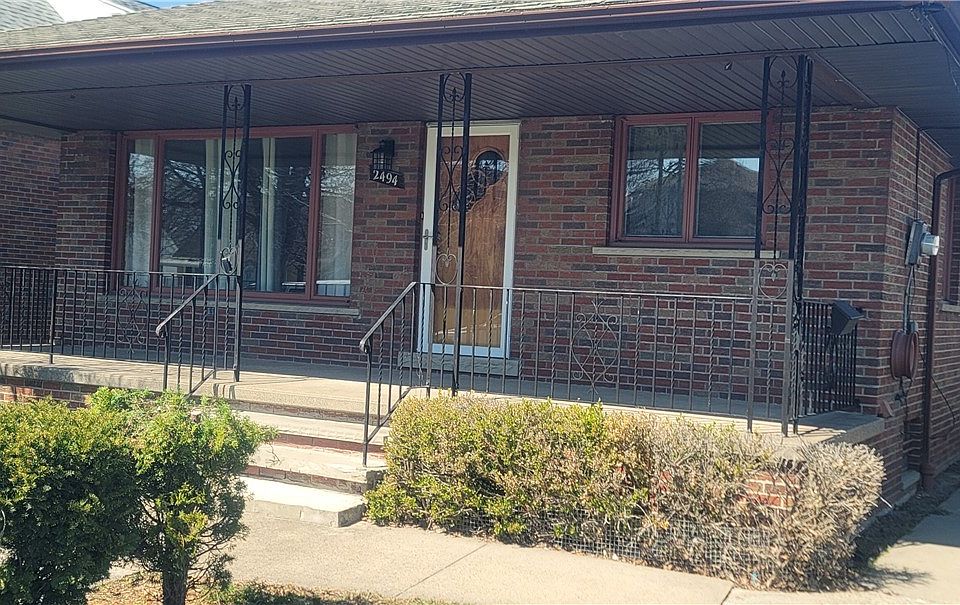 1st image of 2494 Forest Ave