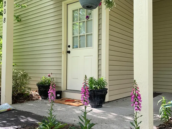 208 Monmouth Way, Halfmoon, NY 12065