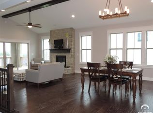 427 Stoneridge Dr, Lawrence, KS 66049