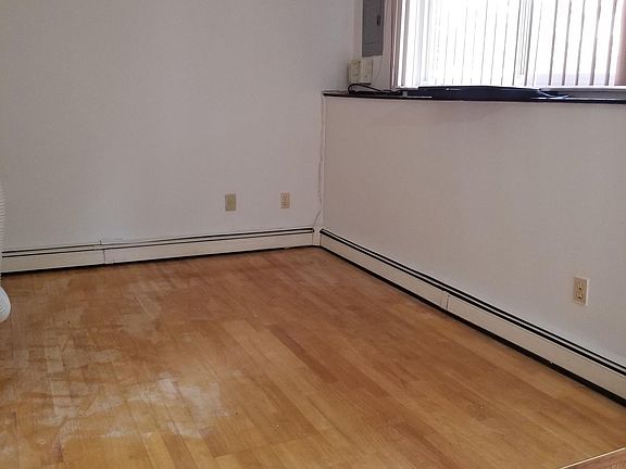 5th image of 51 Whitman Ave