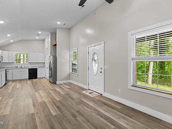 5th image of 953 Hall Dr