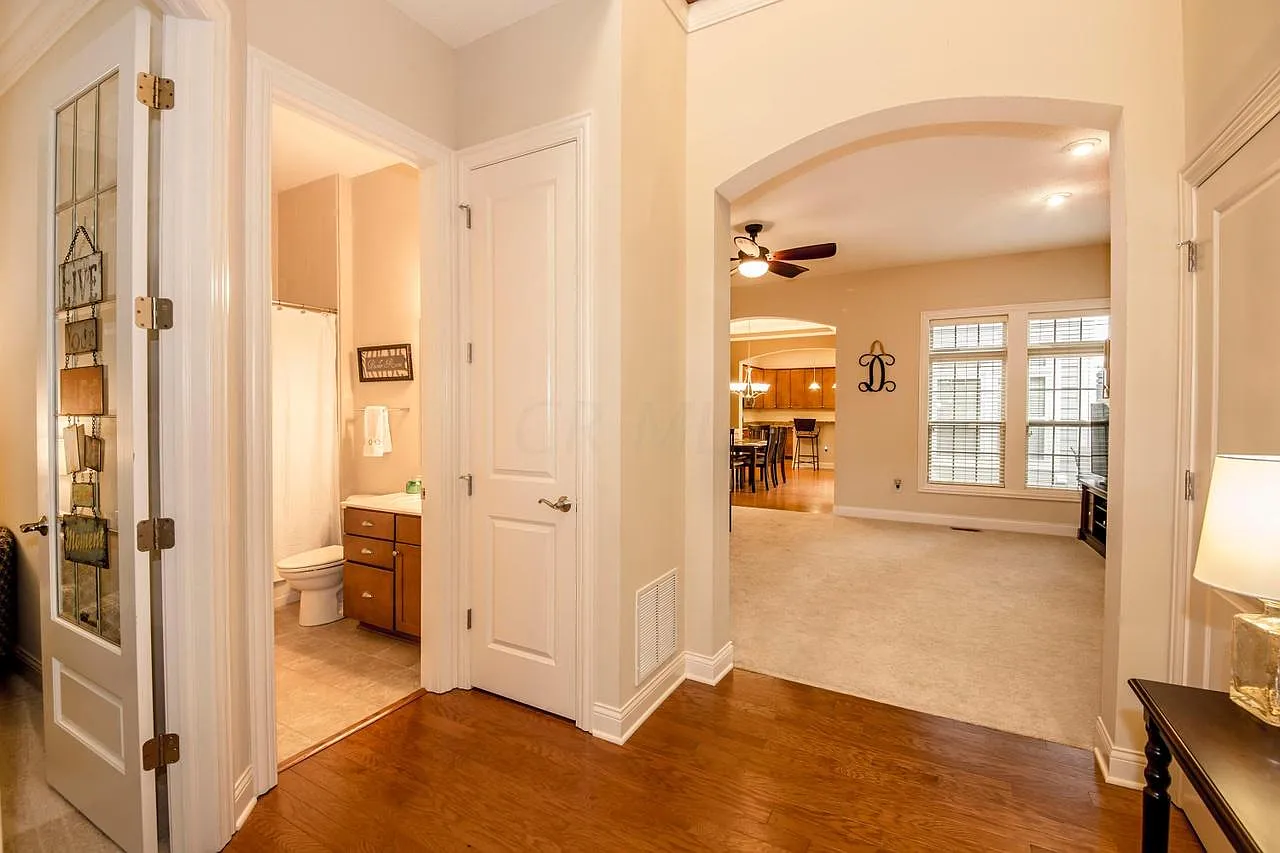 3 bed, 2620 sqft, $4,100 — Photo 4