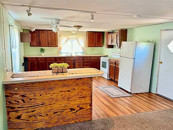 3rd image of 18592 Birch Dr