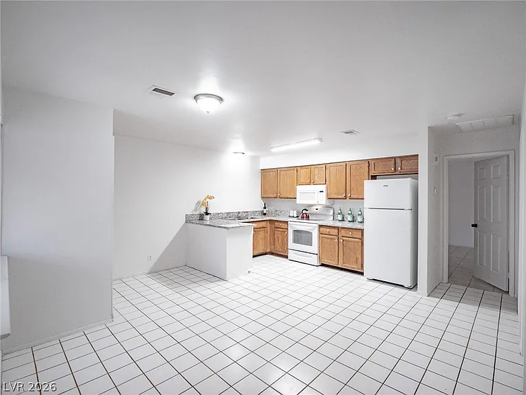 825 Hedge Way #2 — Photo 5