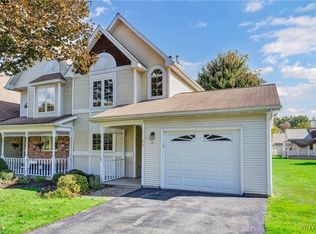 24 Sugar Berry Ln, Williamsville, NY 14221
