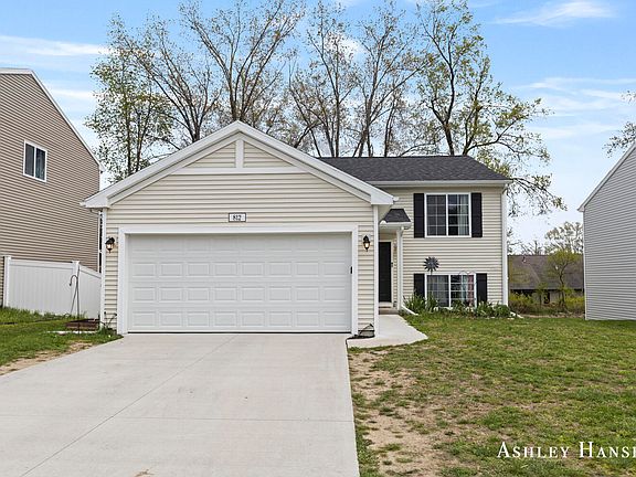 2nd image of 812 Strauss Ct