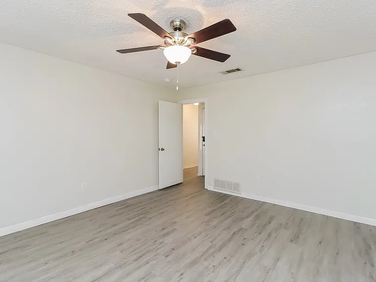 6001 Old Mill Ct — Photo 31
