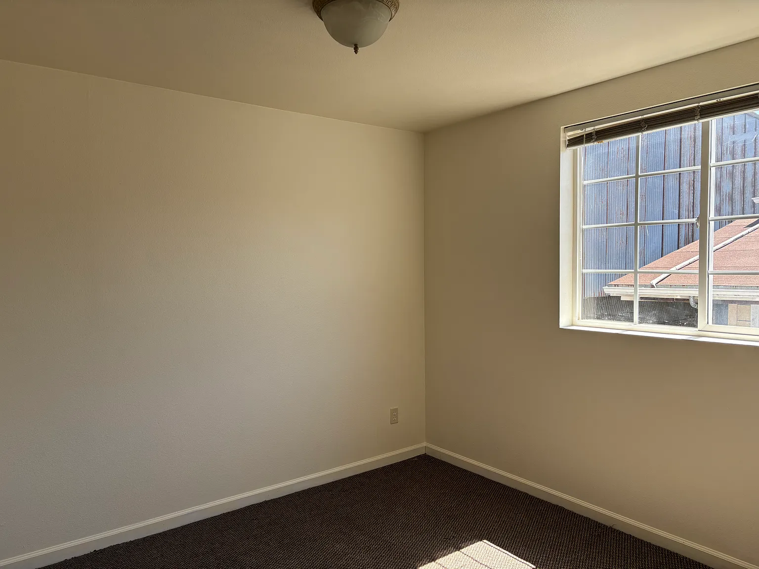6 bed, 3600 sqft, $800 — Photo 2