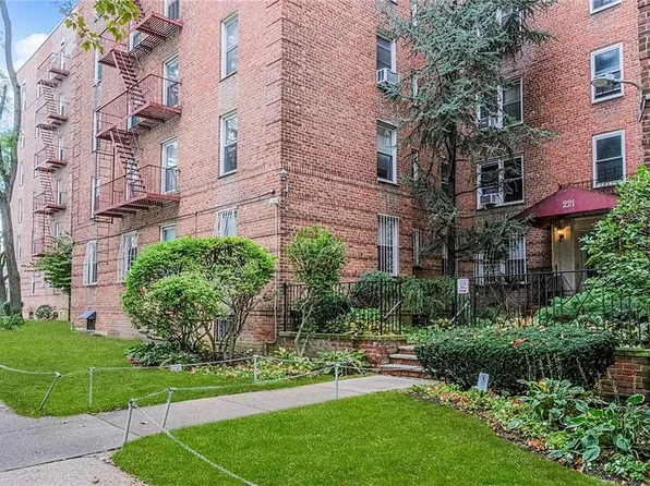 221 McDonald Ave APT 4N, Brooklyn, NY 11218