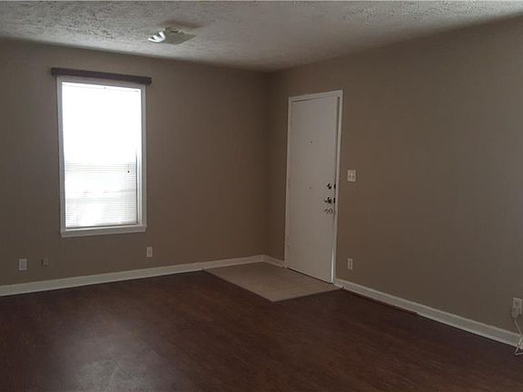4th image of 611 SW 47th St