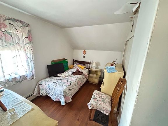 3rd image of 15 Jackson St