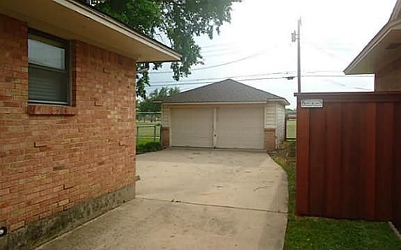 2nd image of 9209 Sorrento St